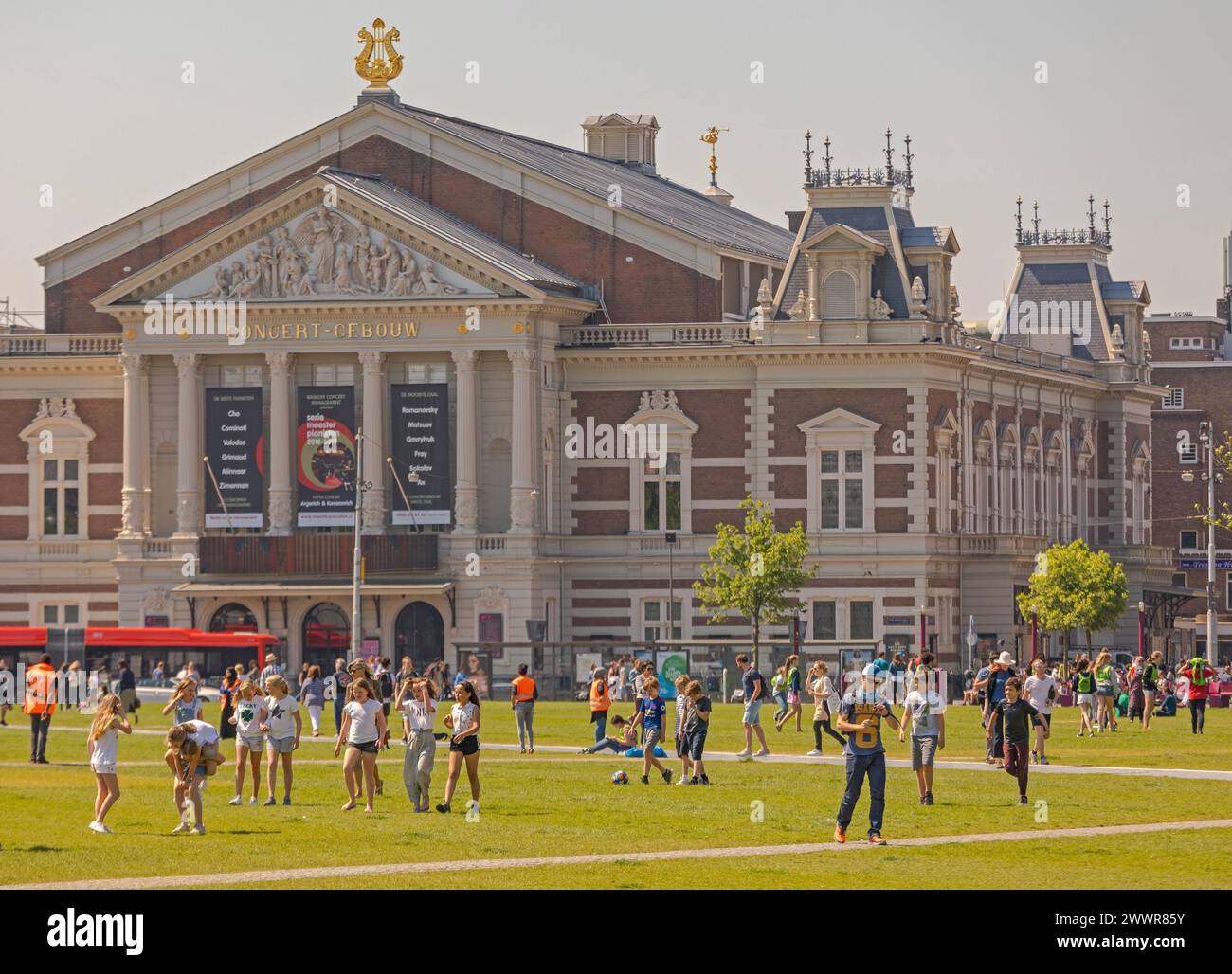 Amsterdam, Niederlande - 15. Mai 2018: Concertgebouw Historisches Gebäude Konzerthalle Wahrzeichen in der Stadt. Stockfoto