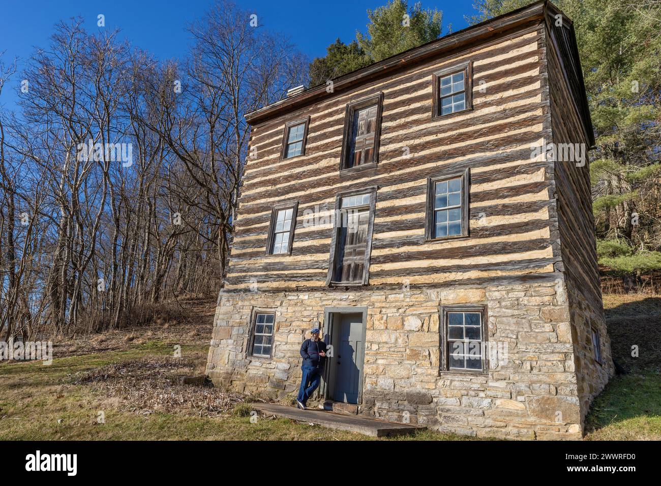 Chuckey, Tennessee, USA - 7. Februar 2024: Dieses Haus wurde zwischen 1779 und 1784 für Henry and Mary Earnest erbaut und ist eines der ältesten Gebäude Stockfoto