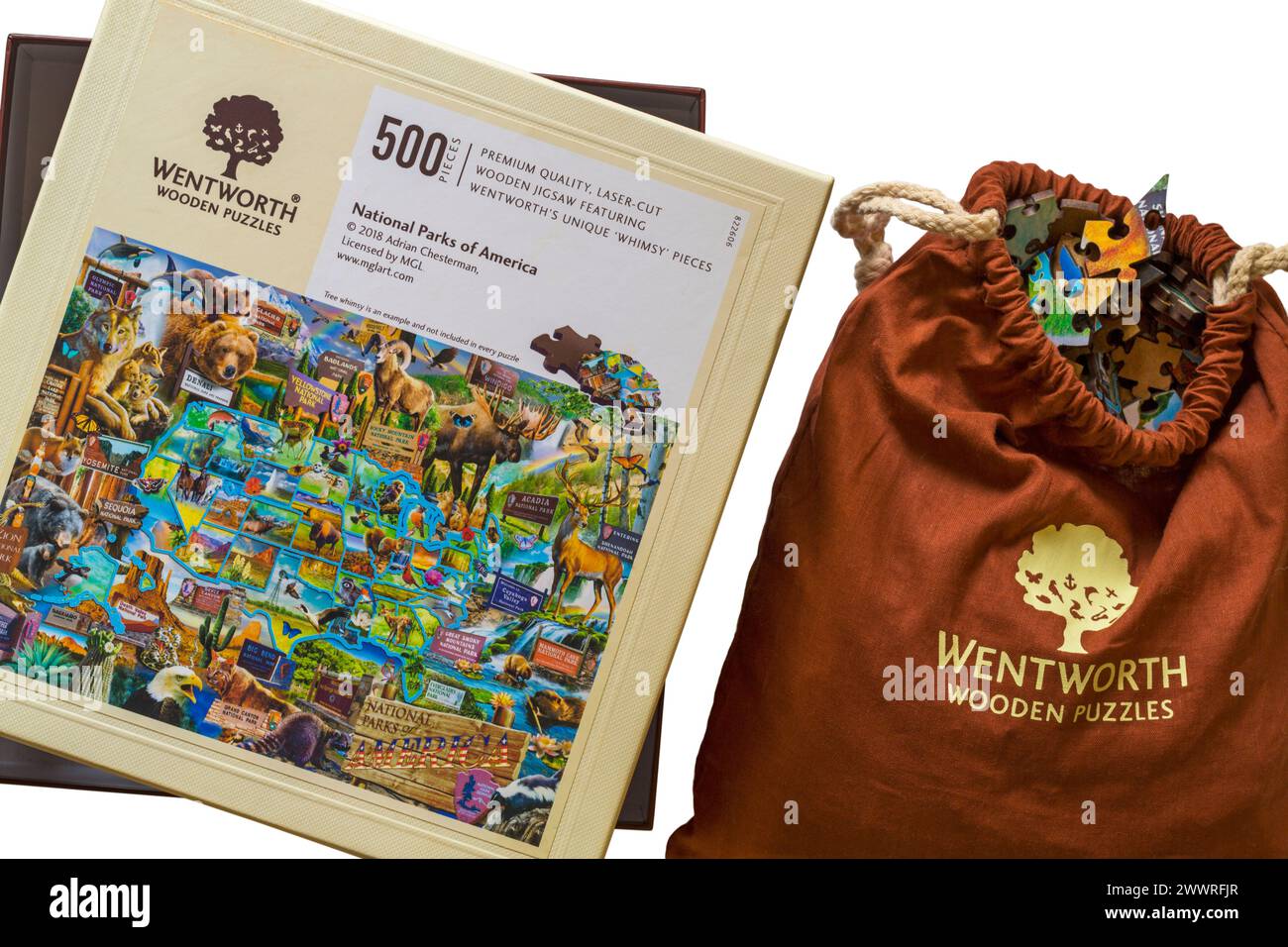 Wentworth Puzzle Box und Tasche aus Holz mit Puzzleteilen - eine fein geschnittene Holzpuzzle-Säge mit einzigartigen Wentworth Wimsy Stücken Stockfoto