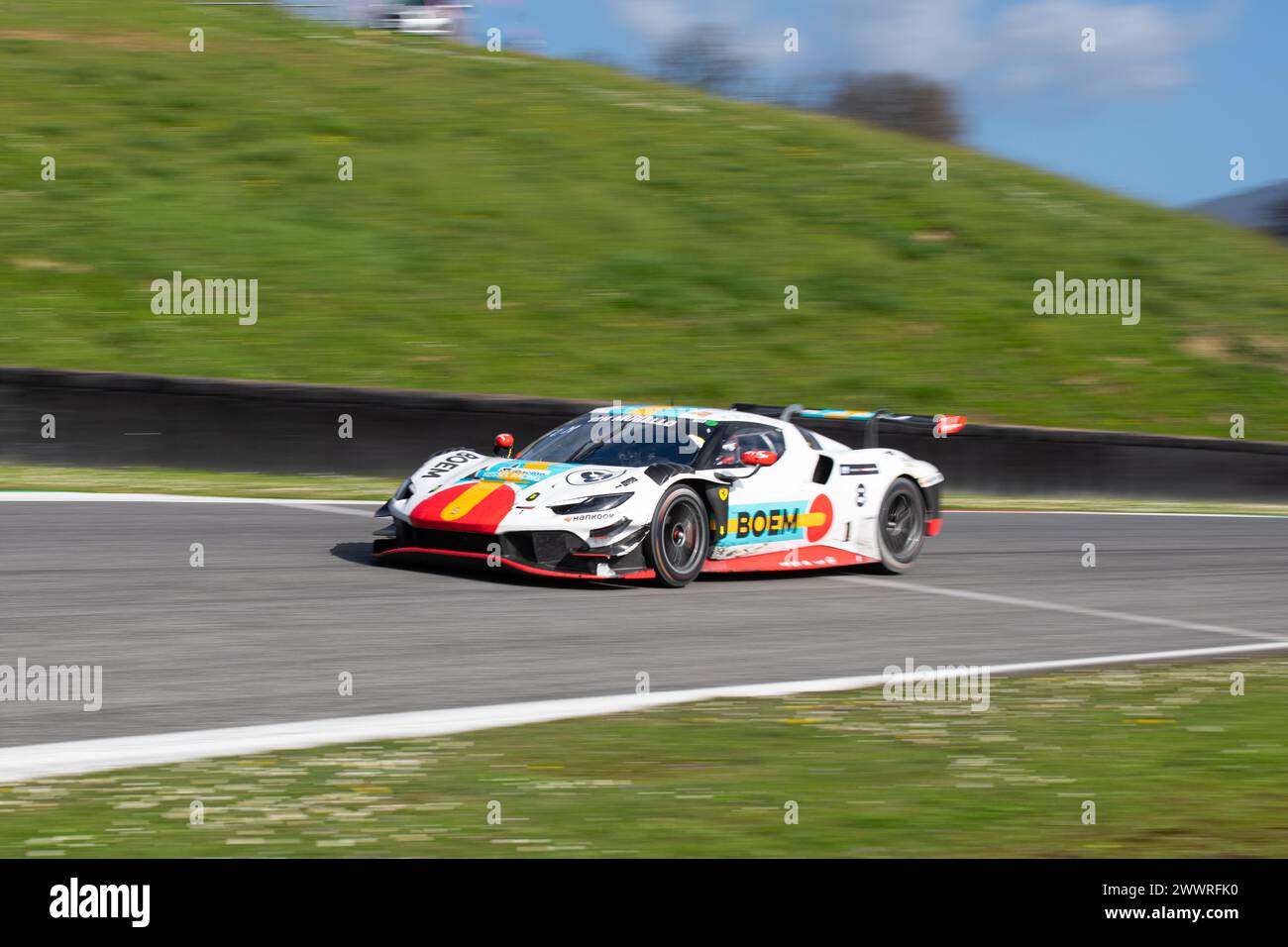 Mugello Circuit, Italien 24/03/2024 - 12h Mugello, Serie 24H. Rennen Teil 2. Ferrari 296 GT3 von Boem von Kessel Racing in Aktion auf der Rennstrecke. Foto: Fabio Pagani/Alamy Live News Stockfoto