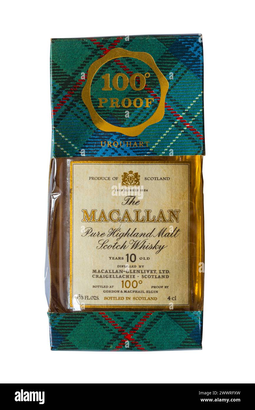 Alte Miniaturflasche des Macallan Pure Highland Malt Scotch Whisky 10 Jahre alt 100°-Proof in Schottland in Schottenbox isoliert auf weiß Stockfoto