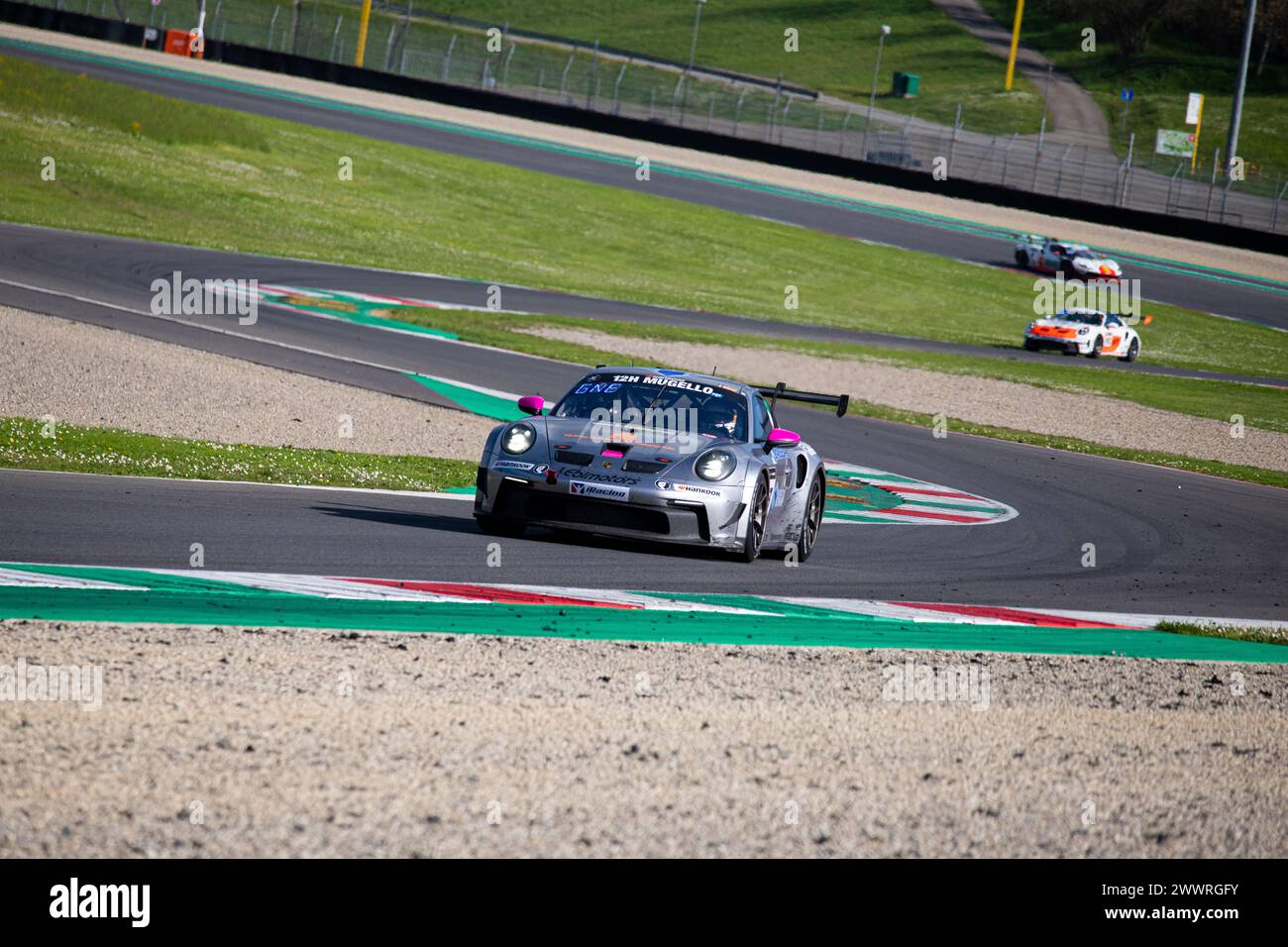 Mugello Circuit, Italien 24/03/2024 - 12h Mugello, Serie 24H. Rennen Teil 2. Porsche 911 GT3 Cup von Ebimotors in Aktion auf der Rennstrecke. Foto: Fabio Pagani/Alamy Live News Stockfoto