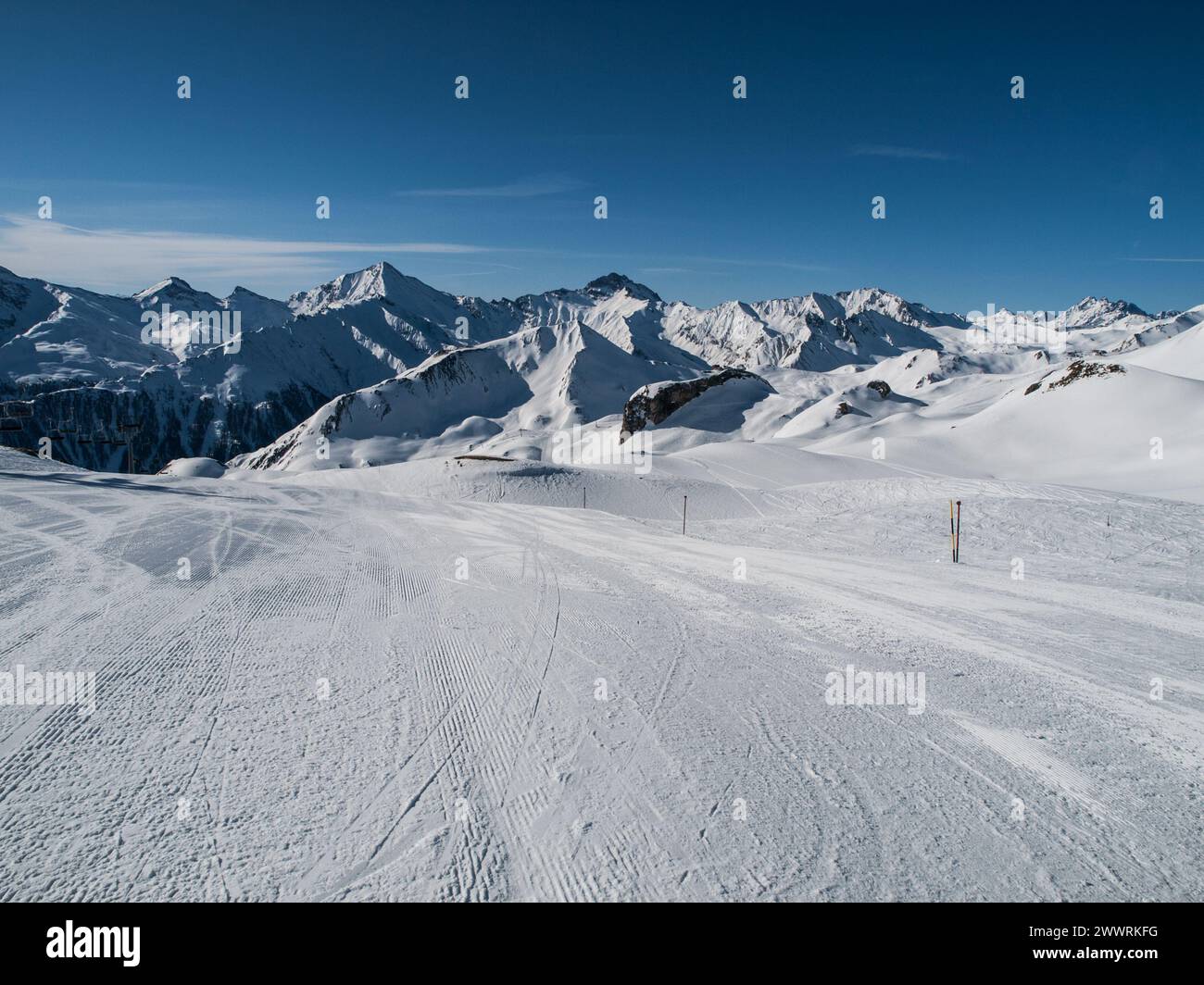 Silvretta Arena Skigebiet an sonnigen Tagen Stockfoto