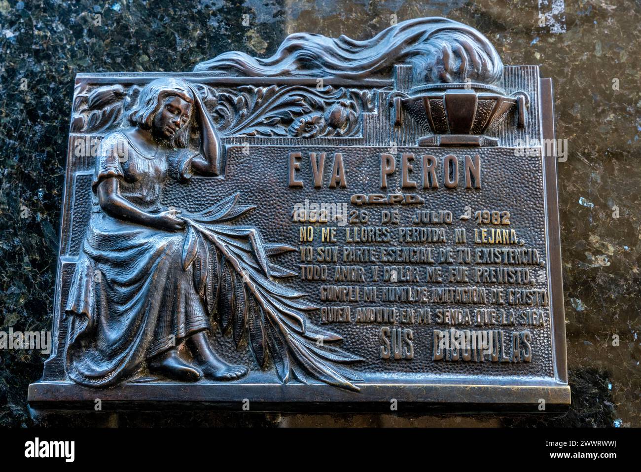 Eine Gedenktafel auf dem Grab von Eva Peron (auch bekannt als Evita), dem Recoleta Friedhof in Buenos Aires, Argentinien. Stockfoto