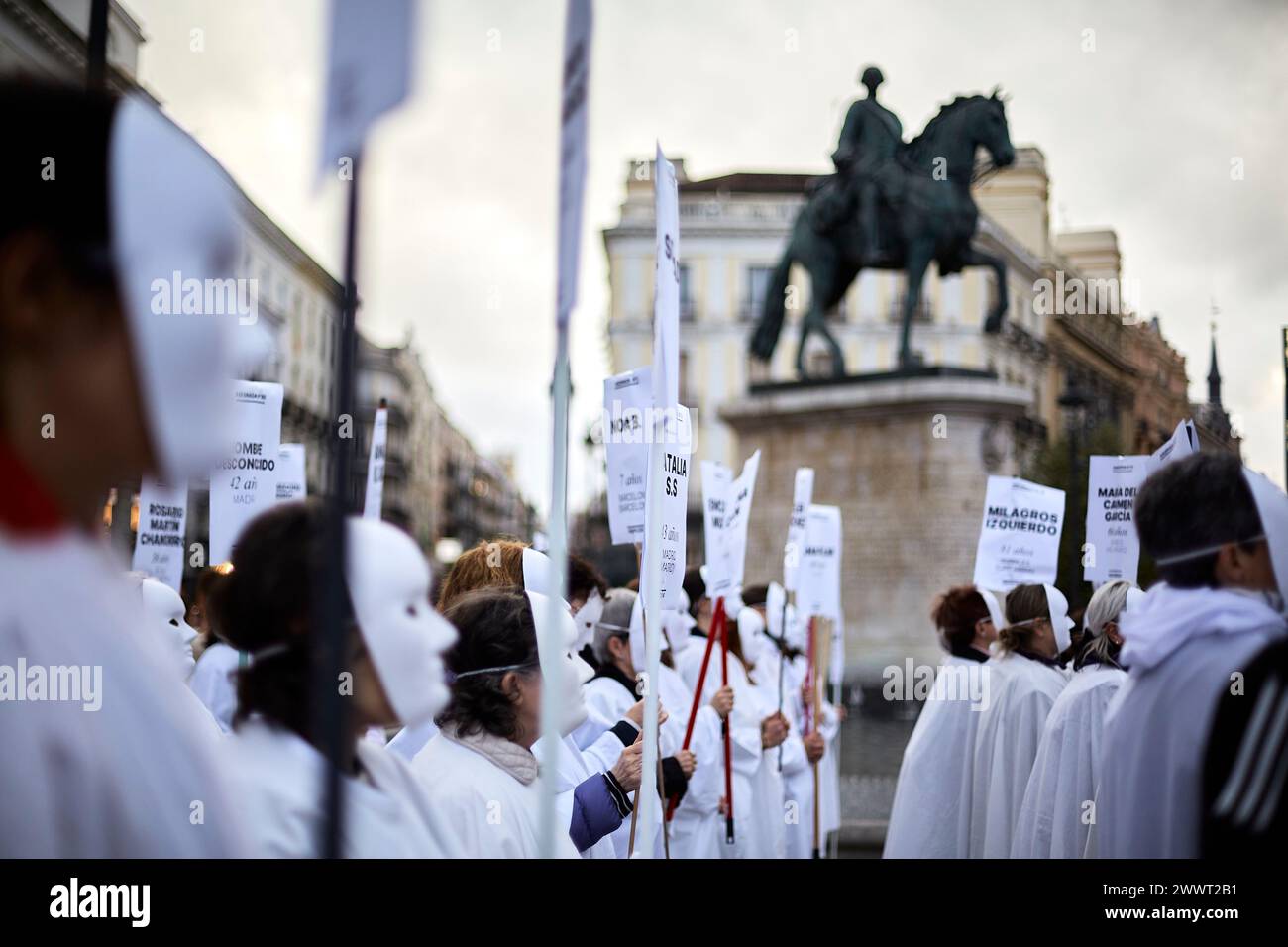 Madrid, Madrid, Spanien. März 2024. CompaÃ±a Feminista'' hat in nur einer Woche mit der Feministischen Bewegung in Puerta del Sol einen Akt des dringenden Protestes gegen die sieben sexistischen Morde (fünf Frauen und zwei Mädchen aufgrund stellvertretender Gewalt) einberufen. Sie haben sich anschließend an die Ministerien für Justiz, Inneres, Kindheit und Gleichstellung gewandt. Quelle: ZUMA Press, Inc./Alamy Live News Stockfoto