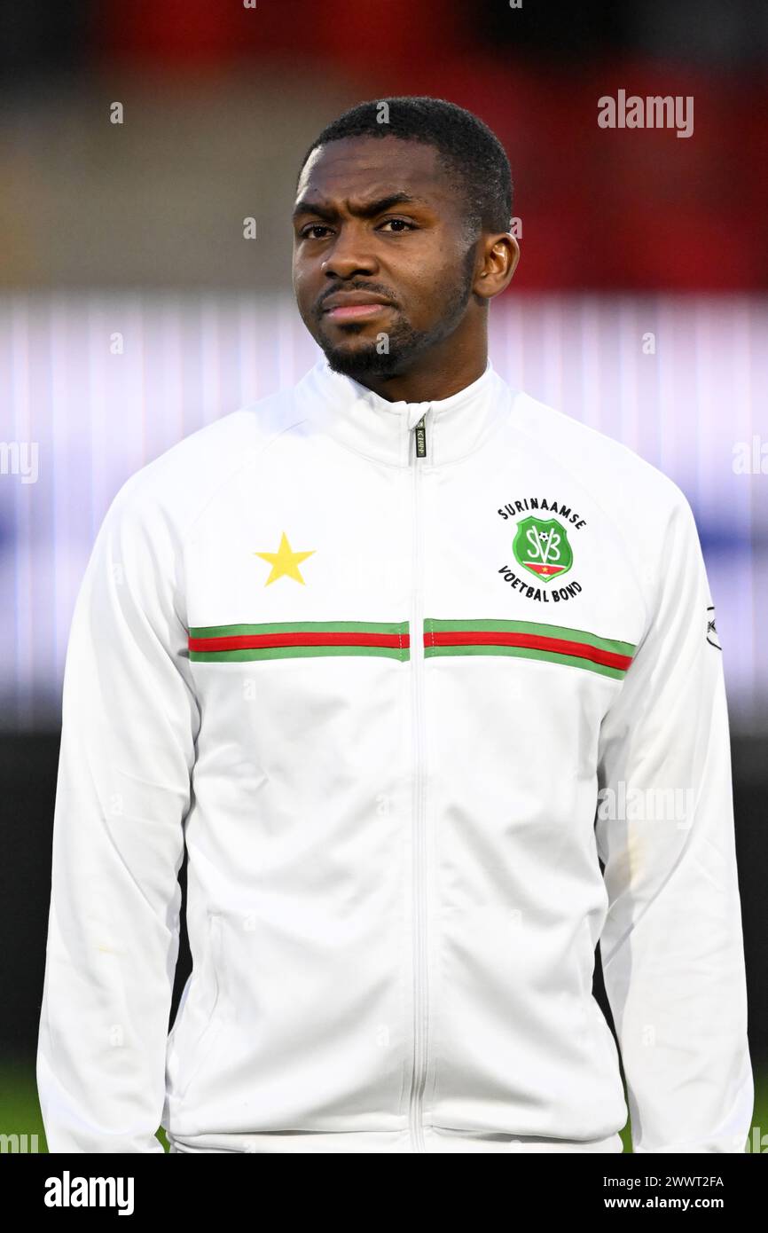 ALMERE - Anfernee Dijksteel of Suriname während des Freundschaftsspiels zwischen Suriname und Martinique im Almere City FC Stadium am 24. März 2024 in Almere, Niederlande. ANP | Hollandse Hoogte | GERRIT VAN COLOGNE Stockfoto