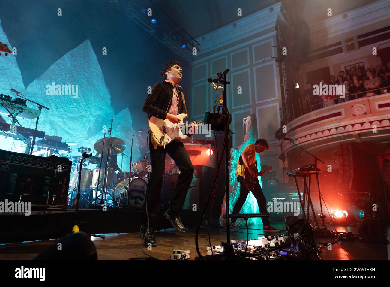 Newcastle, Großbritannien - 25. März. Declan McKenna tritt im o2 City Hall, Newcastle, vor ausverkauften Menschenmengen auf seiner „What Happened to the Beach“-Tour auf. Foto: Jill O'Donnell/Alamy Live News Stockfoto