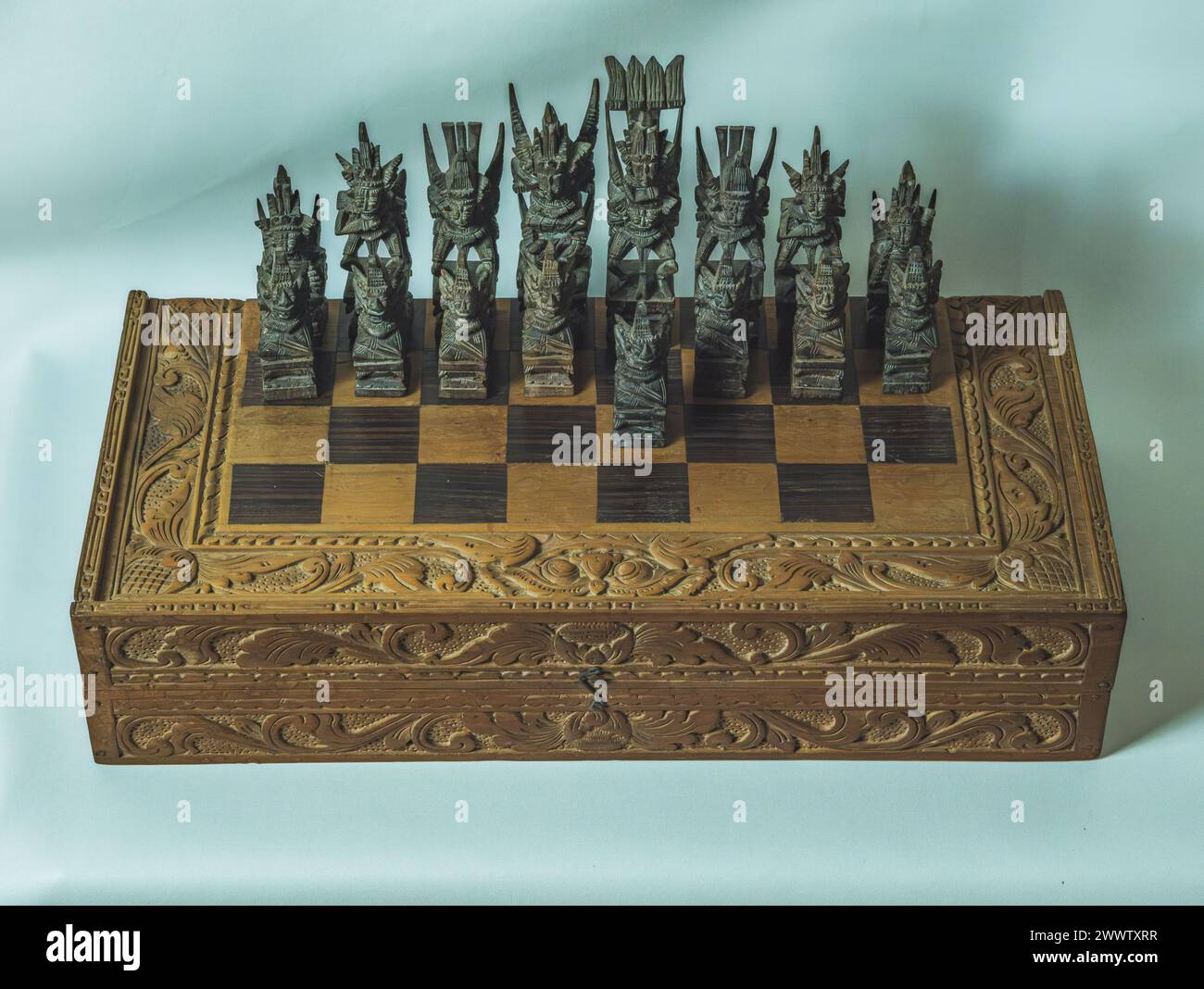 Dieses Bild könnte verwendet werden, um Strategiespiele, intellektuelle Verfolgungen oder traditionelle Spiele zu veranschaulichen. Stockfoto