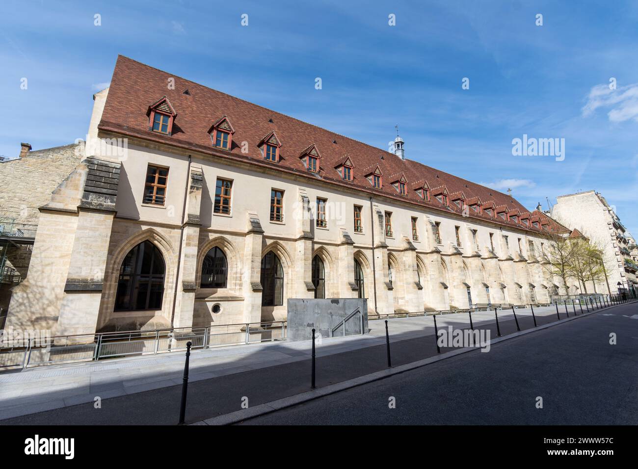 Außenansicht des Collège des Bernardins, einer ehemaligen Zisterzienserschule aus dem 13. Jahrhundert Stockfoto