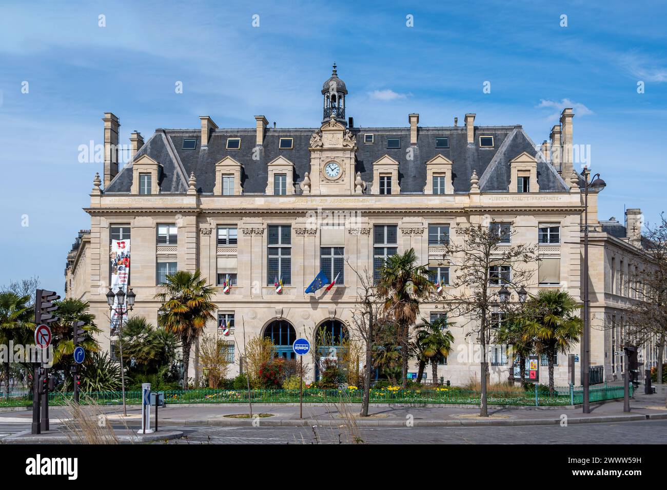 Außenansicht des Rathauses des 13. Arrondissements von Paris, am Place d'Italie, Paris, Frankreich Stockfoto