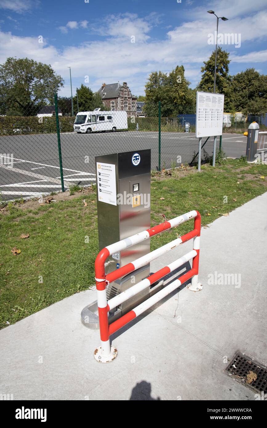 Schutzbarriere für die Kontrollen des Campingplatzes für bezahlte Wohnmobile, Tournai, Belgien Stockfoto