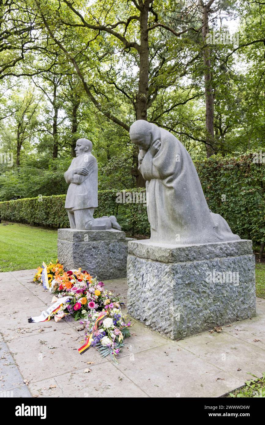 Die trauernden Elternstatuen, deutscher Militärfriedhof, Vladslo, Diksmuide, Westflandern, Belgien Stockfoto