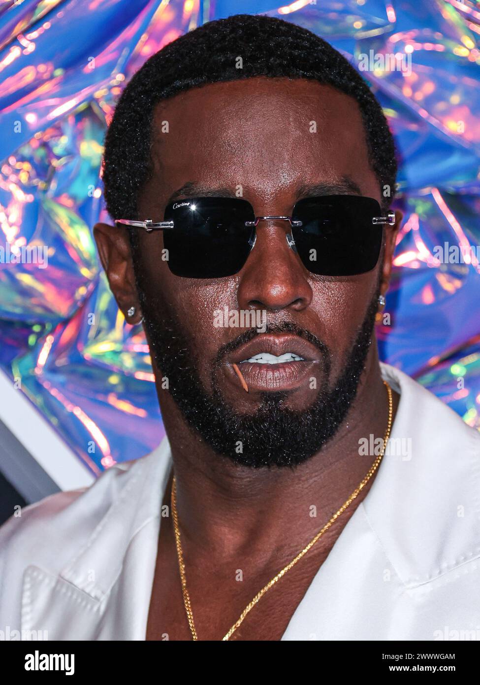 (DATEI) Diddy's Häuser in Los Angeles und Miami wurden am Montag, 25. März 2024, von der Strafverfolgungsbehörde überfallen. NEWARK, NEW JERSEY, USA – 12. SEPTEMBER: der US-amerikanische Rapper, Plattenproduzent und Plattenmanager Diddy (Sean Love Combs, auch bekannt unter seinen Künstlernamen Puff Daddy oder P. Diddy) kommt am 12. September 2023 bei den MTV Video Music Awards im Prudential Center 2023 in Newark, New Jersey, USA. (Foto: Xavier Collin/Image Press Agency) Stockfoto