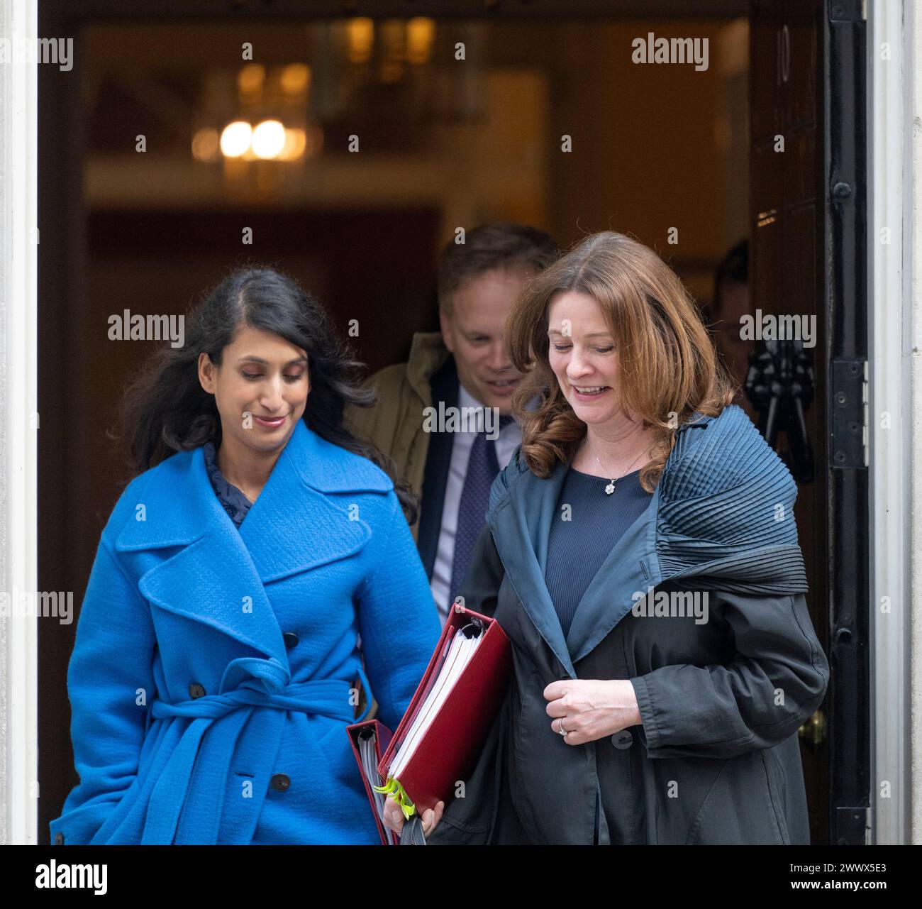 Downing Street, London, Großbritannien. März 2024. Bild (l bis r): Verlassen 10 Downing Street nach der Kabinettssitzung sind Claire Coutinho Abgeordnete, Secretary of State for Energy Security and Net Zero; Grant Shapps Abgeordnete, Verteidigungsministerin; Gillian Keegan Abgeordnete, Staatssekretärin für Bildung. Quelle: Malcolm Park/Alamy Live News. Stockfoto