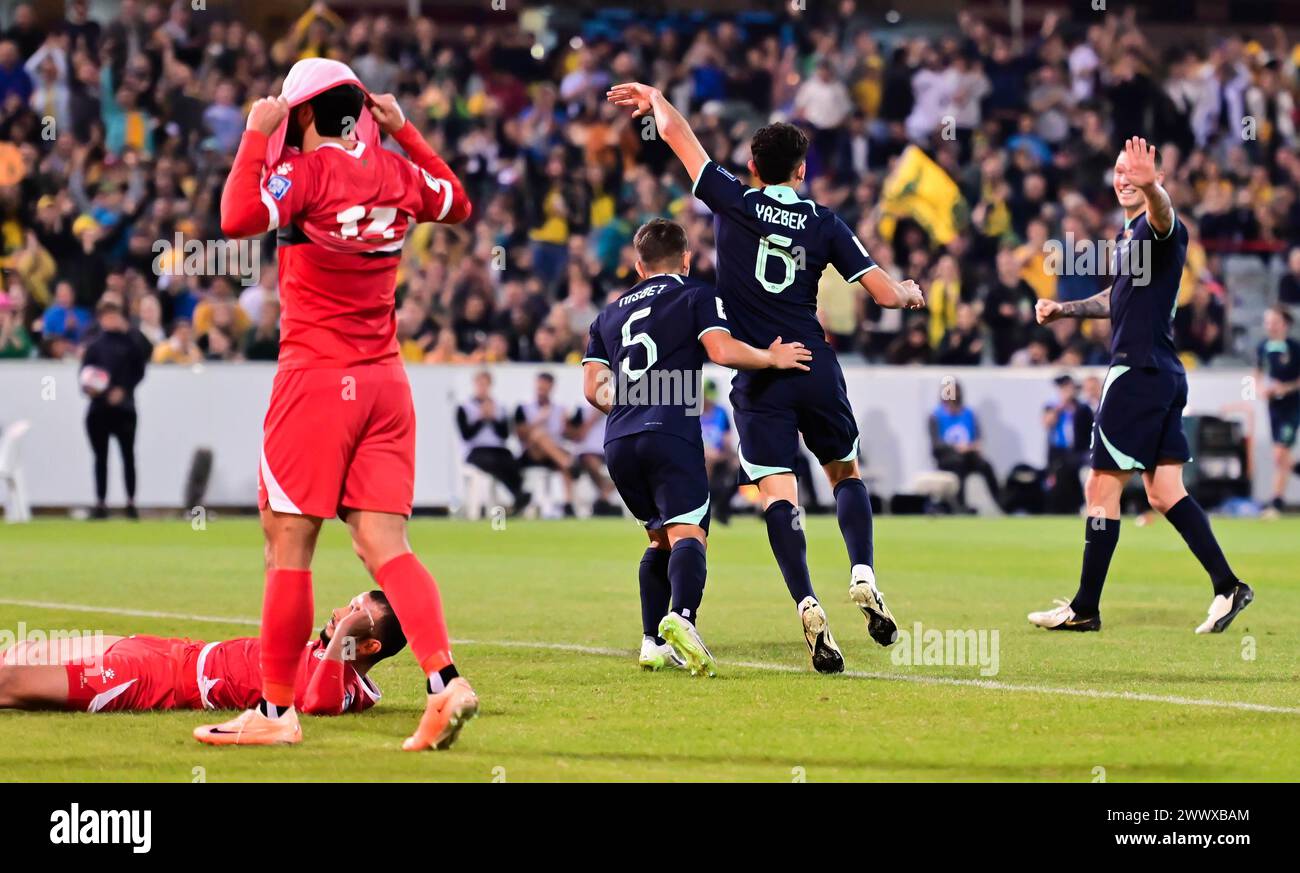Canberra, Australien. 27. März 2024 Patrick Yazbeck feiert mit einer Unterstützung für Australiens viertes Tor während des WM-Qualifikationsspiels Libanon gegen Australien. Quelle: Kleber Osorio/Alamy Live News Stockfoto Canberra, Australien. 27. März 2024 Patrick Yazbeck feiert mit einer Unterstützung für Australiens viertes Tor während des WM-Qualifikationsspiels Libanon gegen Australien. Quelle: Kleber Osorio/Alamy Live News Stockfoto