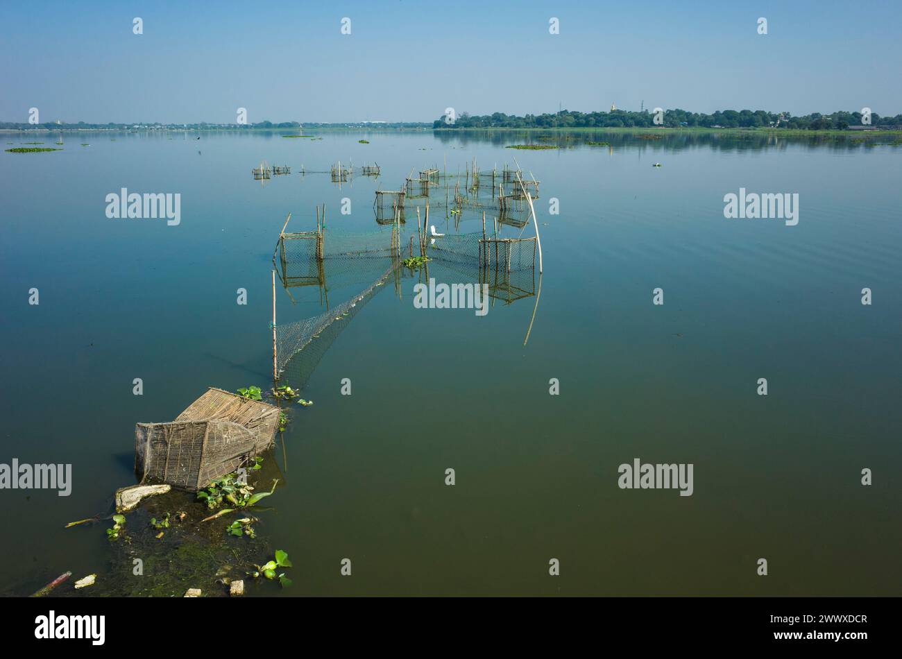 Fischfallen am Taung Tha man Lake in Amarapura, Mandalay, Myanmar Stockfoto