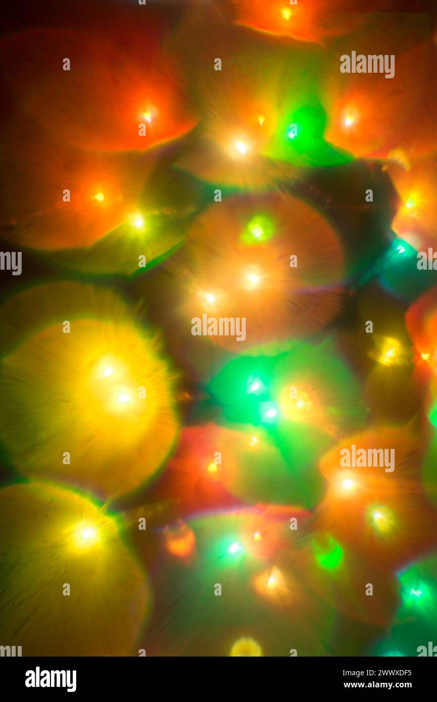 Unscharfe Weihnachtslichter, farbenfrohe Lichter Stockfoto