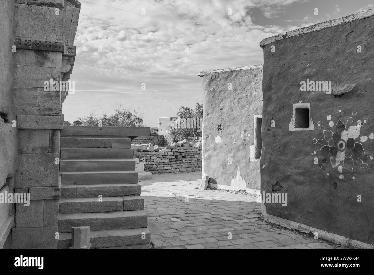 Ein Blick auf die Ruinen des verlassenen Kuldhara-Dorfes in der Nähe von Jaisalmer in Rajasthan, Indien Stockfoto