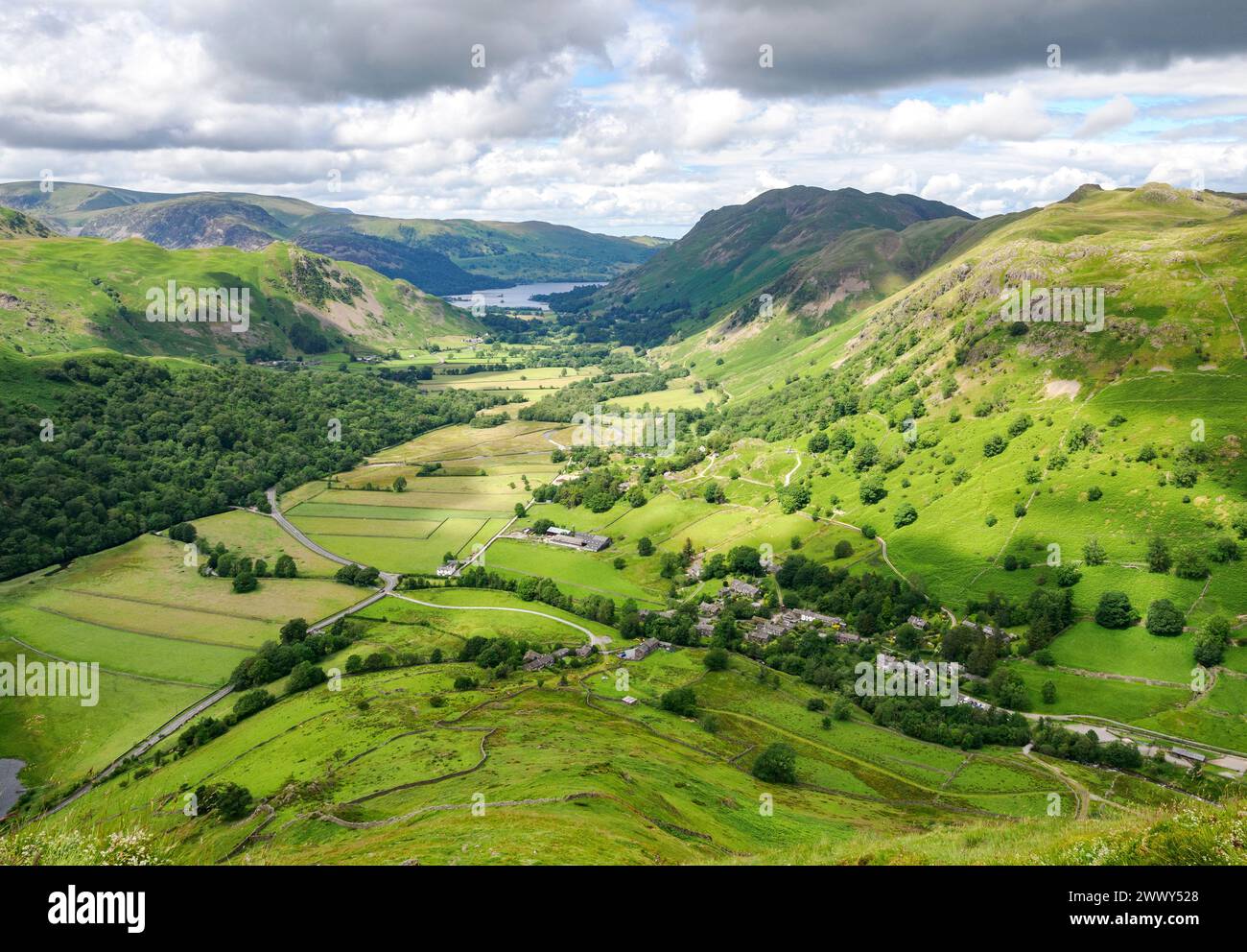 Blick auf Ullswater von den steilen Hängen von Hartsop Dodd im Cumbrian Lake District UK Stockfoto