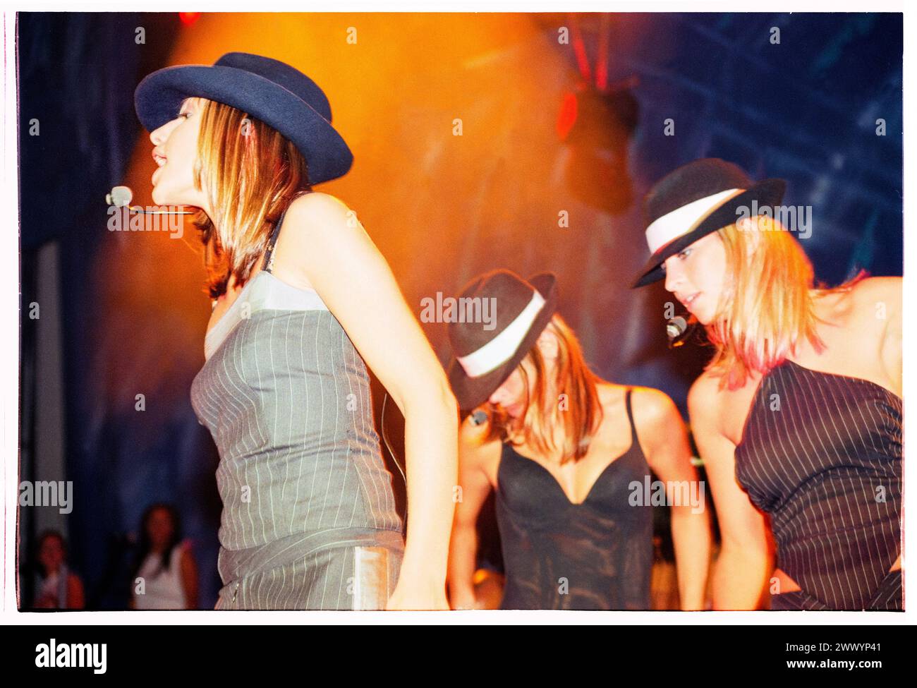 ALL SAINTS, 1999, KONZERT: All Saints auf dem Höhepunkt ihrer Berühmtheit in der Cardiff International Arena CIA in Cardiff, Wales, Großbritannien am 18. Juni 1999. Foto: Rob Watkins. INFO: All Saints, eine britische Mädchengruppe, die 1993 gegründet wurde. Sie hatten ihre ersten Hits im Jahr 1997 und sorgten mit ihren R&B-angehauchten Popsongs wie Never Ever und Pure Shores weltweit für Wellen. Ihr schwüler Gesang, elegante Harmonien und urbaner Stil fesselten das Publikum. Stockfoto