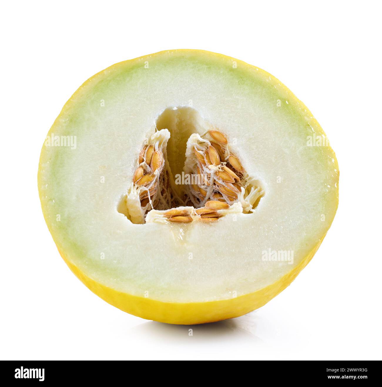 Die Hälfte frischer reifer, saftiger Melone, isoliert auf weißem Hintergrund Stockfoto