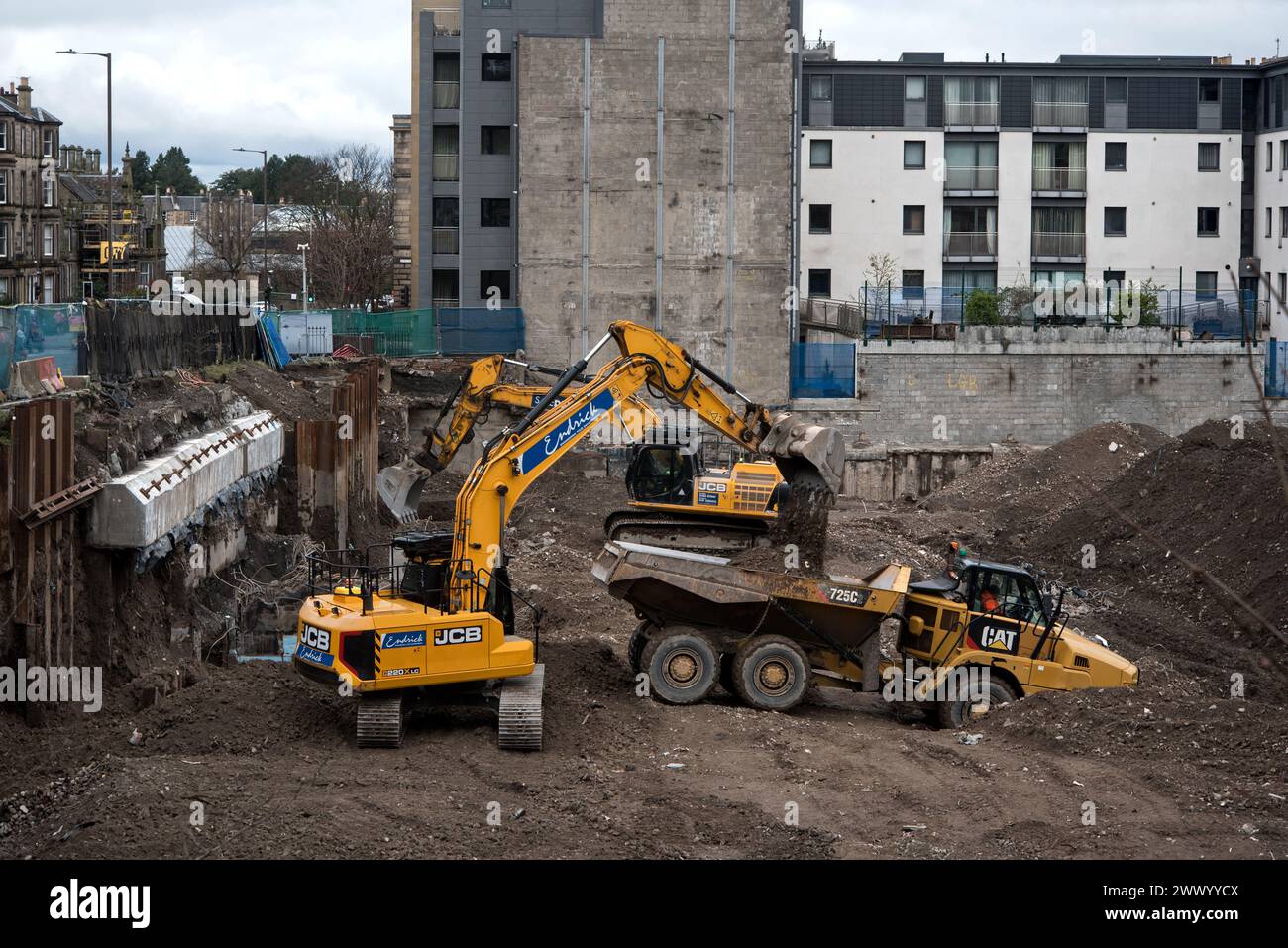 JCB arbeitet auf einer Baustelle im ehemaligen RBS-Gebäude an der Dundas Street in Edinburghs New Town. Stockfoto