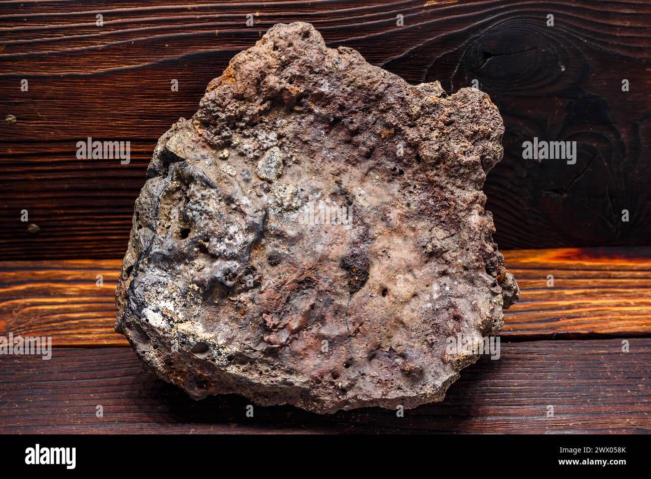 Eine antike Probe von Blüte, die am Ort der handwerklichen Eisenproduktion gefunden wurde, Bloom Iron Stockfoto