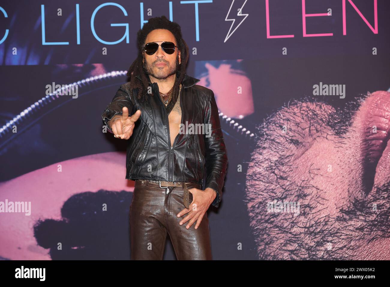 Mexiko-Stadt, Mexiko. März 2024. Sängerin Lenny Kravitz nimmt an einem Fotogespräch Teil, um die Veröffentlichung ihres Blue Electric Light Albums am 26. März 2024 in Mexiko-Stadt zu bewerben. (Foto: Luis Marin/Eyepix Group/NurPhoto) Credit: NurPhoto SRL/Alamy Live News Stockfoto