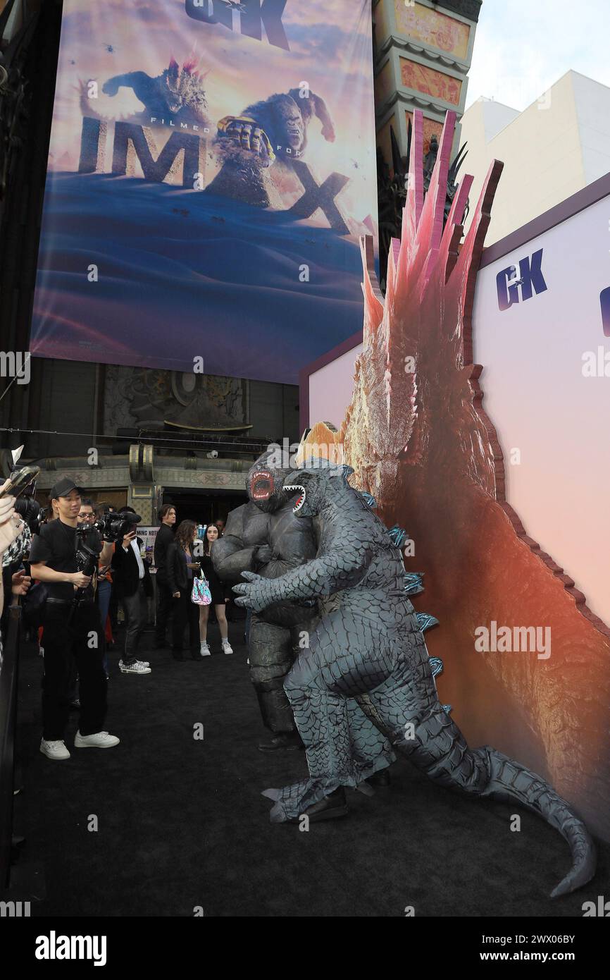 März 2024, Los Angeles, Kalifornien, USA: LOS ANGELES, CA - 25. MÄRZ 2024: Godzilla, Kong im Warner Bros Premiere von Godzilla X Kong: The New Empire im TCL Chinese Theatre IMAX. (Kreditbild: © Nina Prommer/ZUMA Press Wire) NUR REDAKTIONELLE VERWENDUNG! Nicht für kommerzielle ZWECKE! Stockfoto