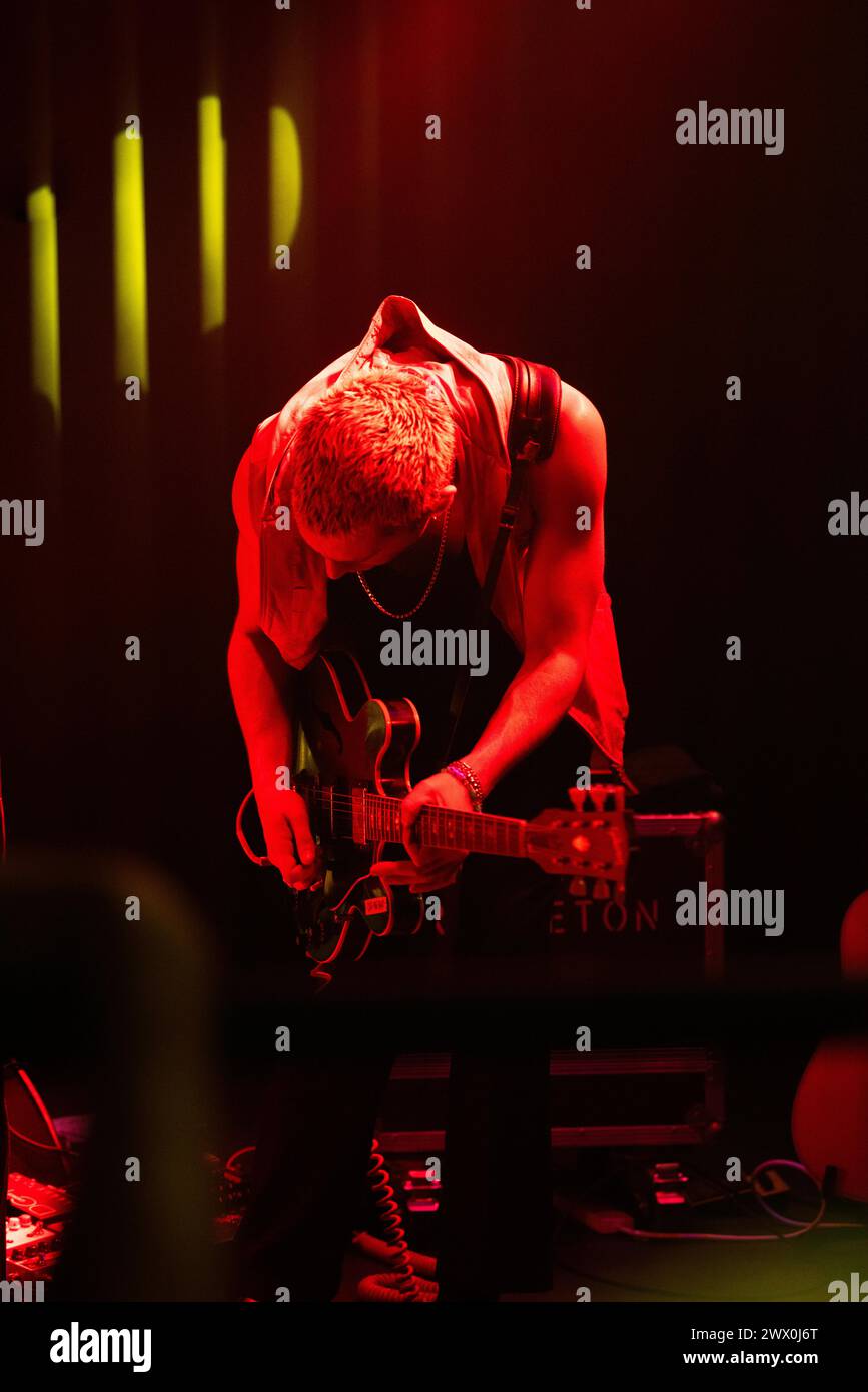 Der britische Gitarrist und Sänger Miles Kane trat auf seiner dolo-Tour im Private Club in Berlin auf Stockfoto