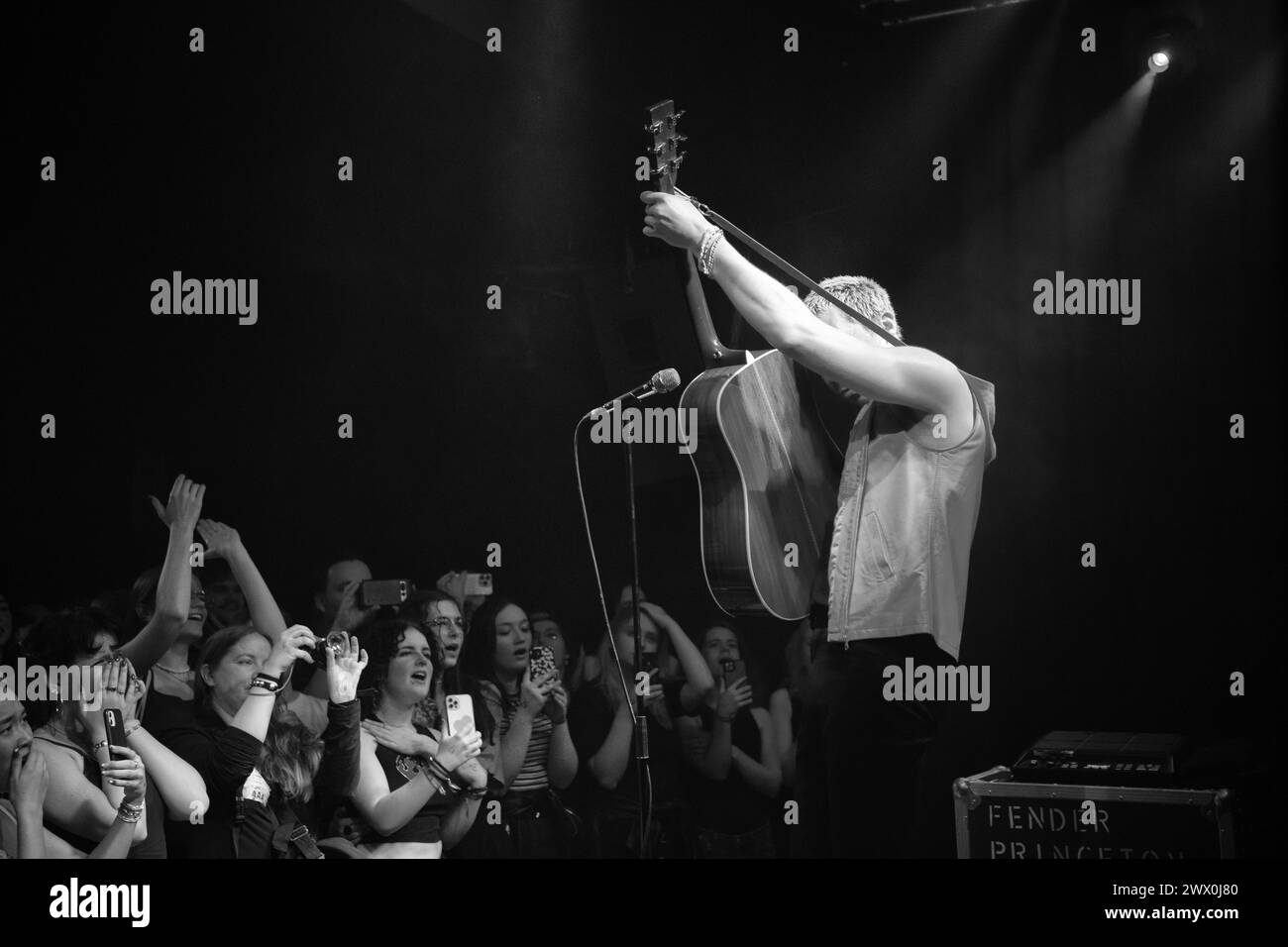 Der britische Gitarrist und Sänger Miles Kane trat auf seiner dolo-Tour im Private Club in Berlin auf Stockfoto