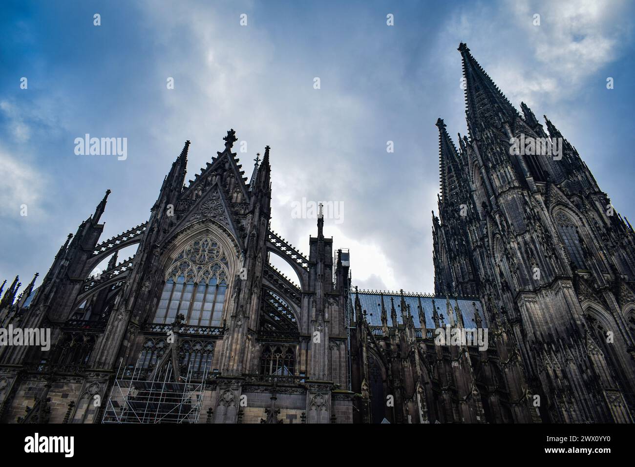 Kölner Dom, Deutschland, Bewölkter Himmel Stockfoto
