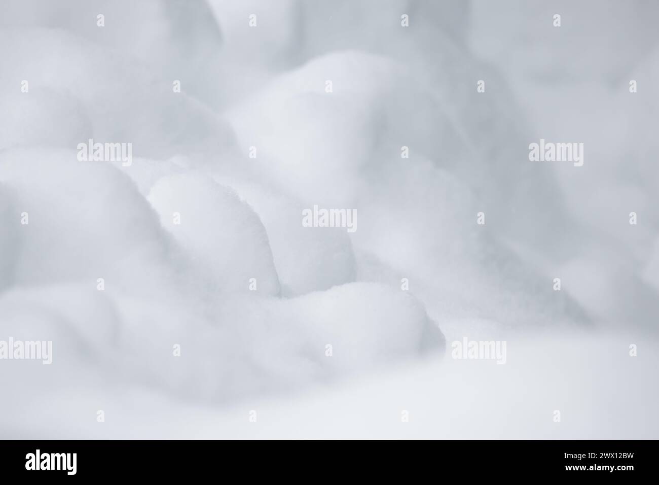 Abstrakter frischer weißer flauschiger Schnee Hintergrund Stockfoto