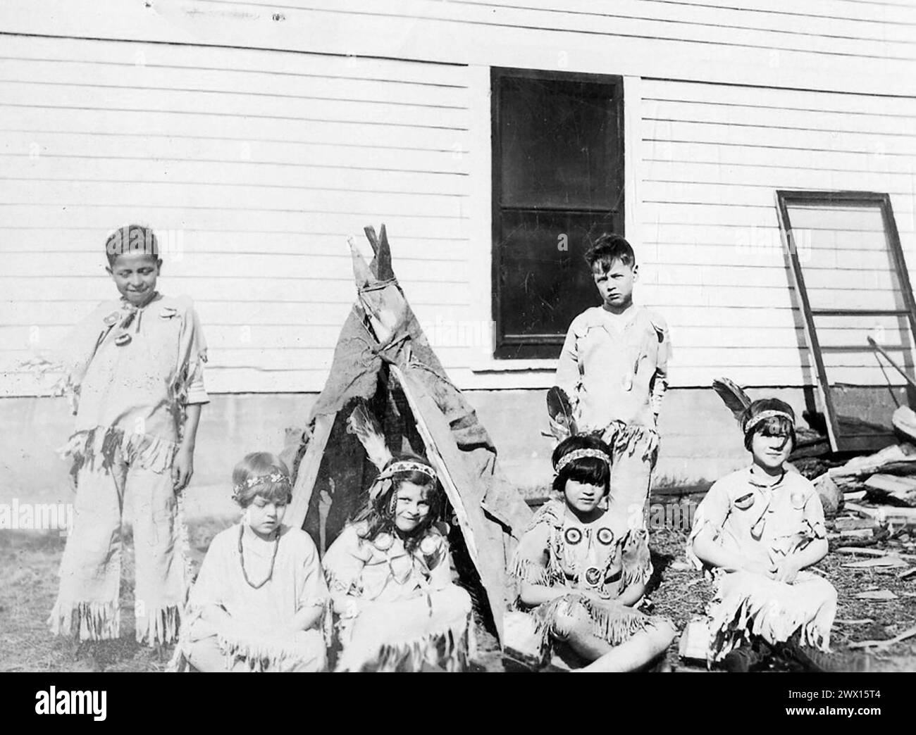 Menominee Indian Tribe of Wisconsin: Gruppe von Grundschüler an der Neopit Day School, Wisconsin CA. 1930er oder 1940er Jahre Stockfoto