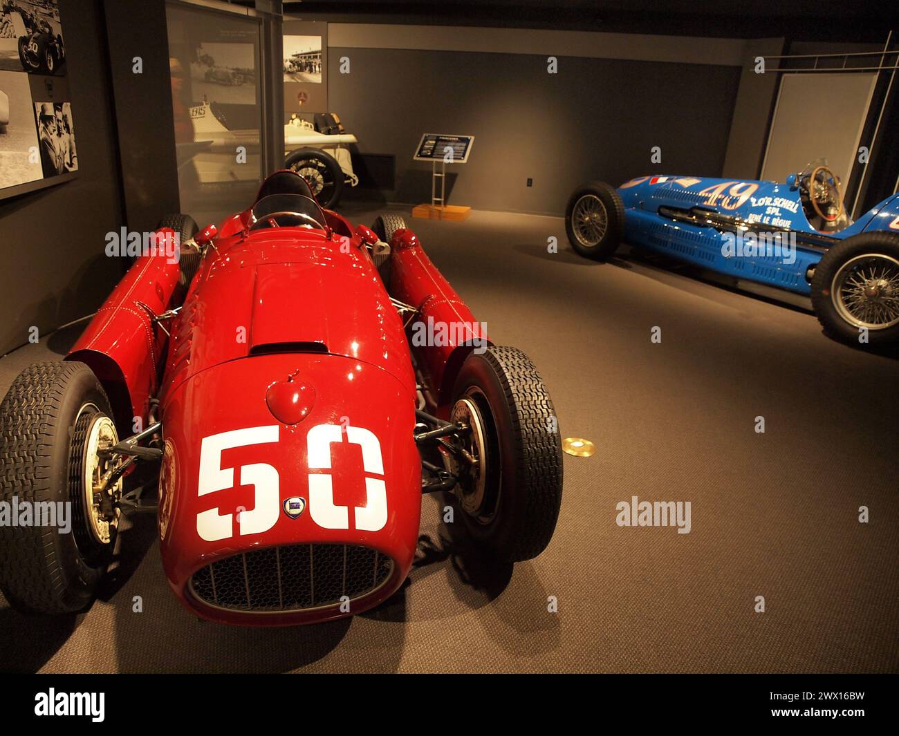 Historisches Collier Museum in Neapel, Florida. Diese Kollektion enthält europäische und frühe amerikanische Automobile. Es gibt auch die REVS-Bibliothek. Stockfoto