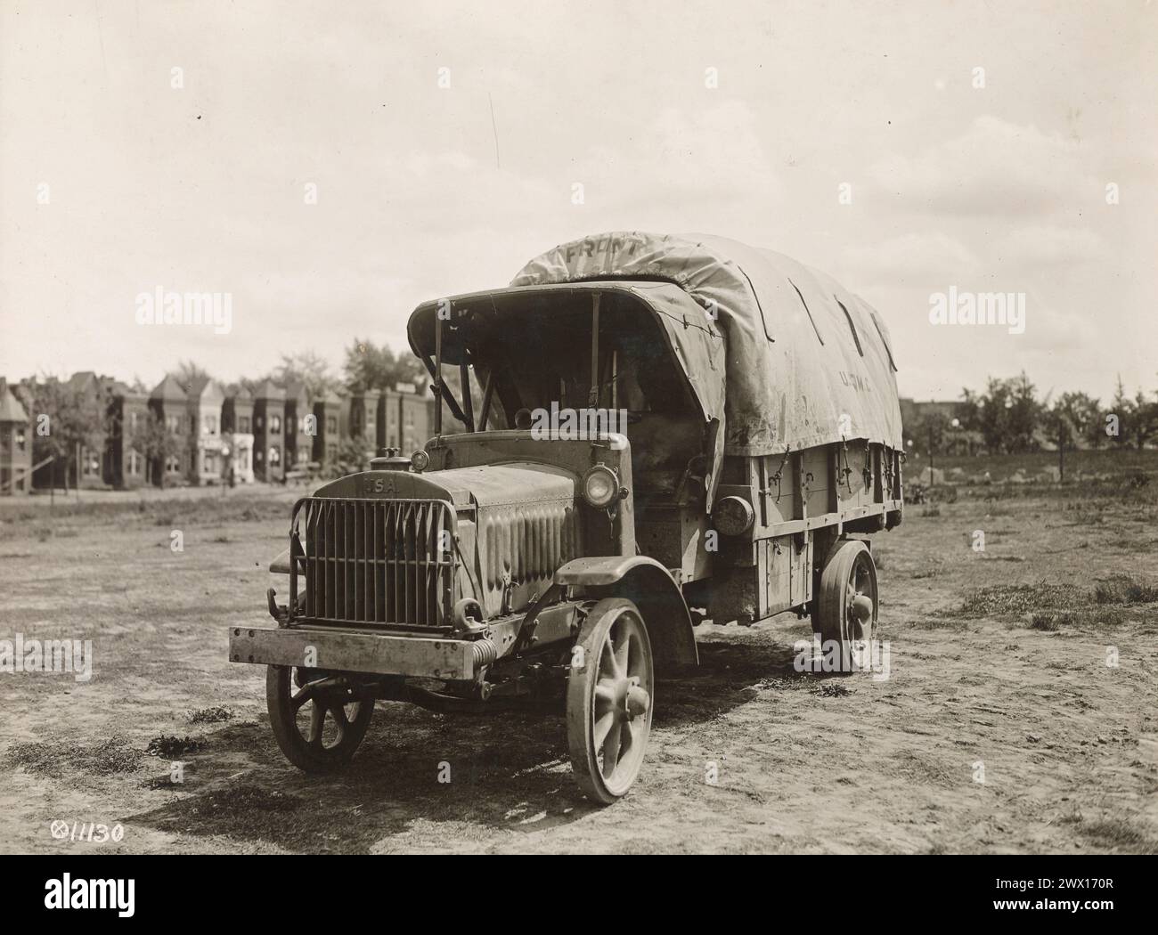 Armee-Motorwagen - Vorderansicht eines anderthalb Tonnen schweren LKW ca. 1918 Stockfoto