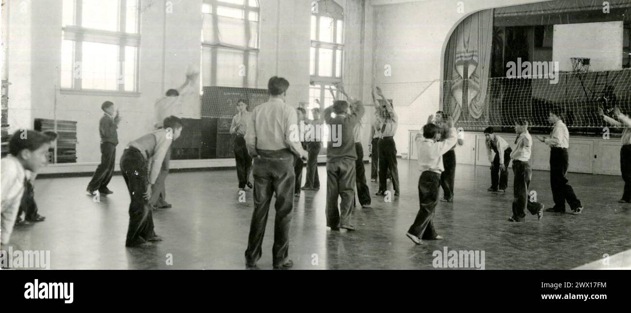 Jungs in einem Gymnasium einer indischen Schule in South Dakota CA. 1936 Stockfoto