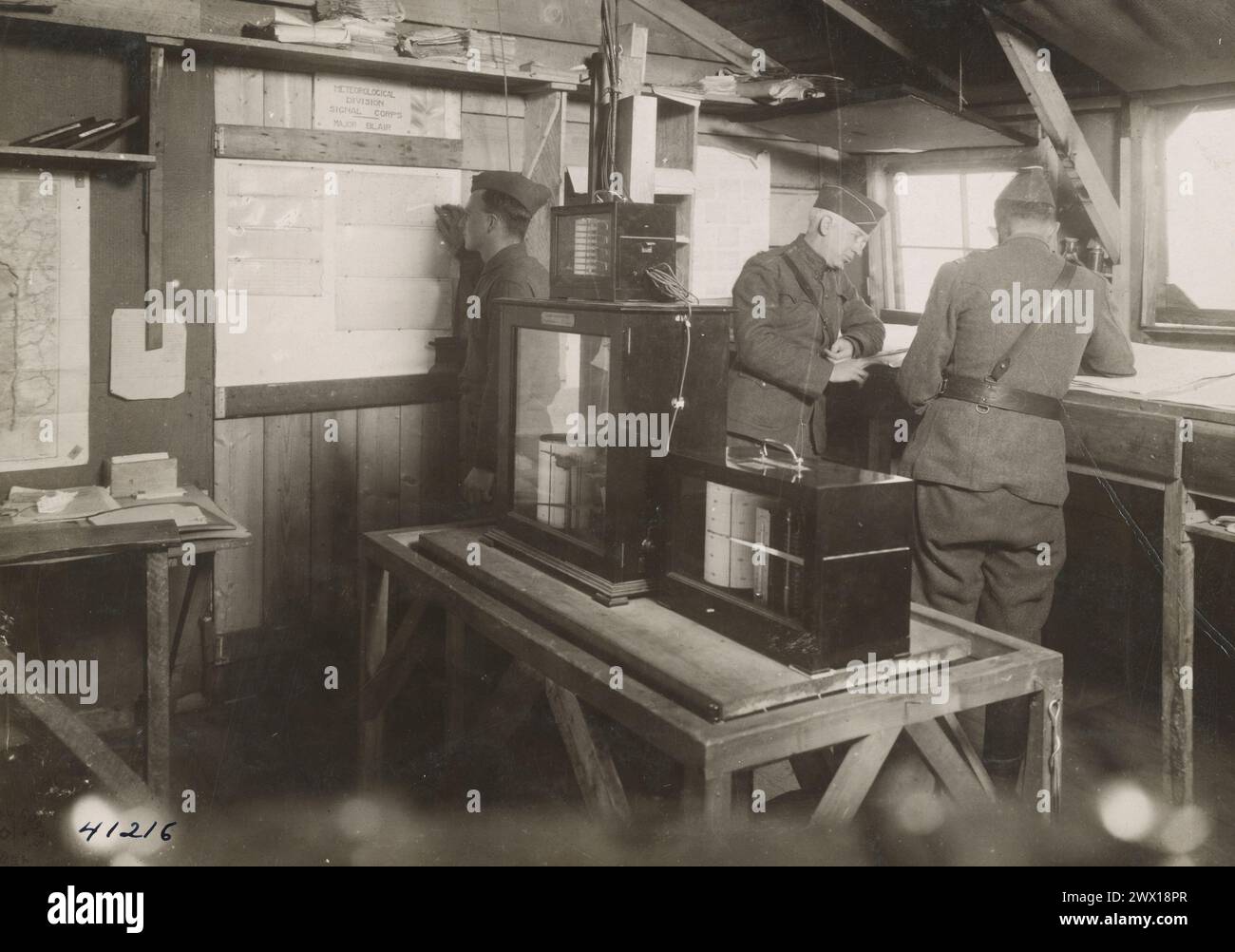 WW I Fotos: Wettervorhersage und Instrumentenraum. Meteorlogischer Bahnhof 1 km östlich von Colombey-les-Belles France CA. 1918 Stockfoto