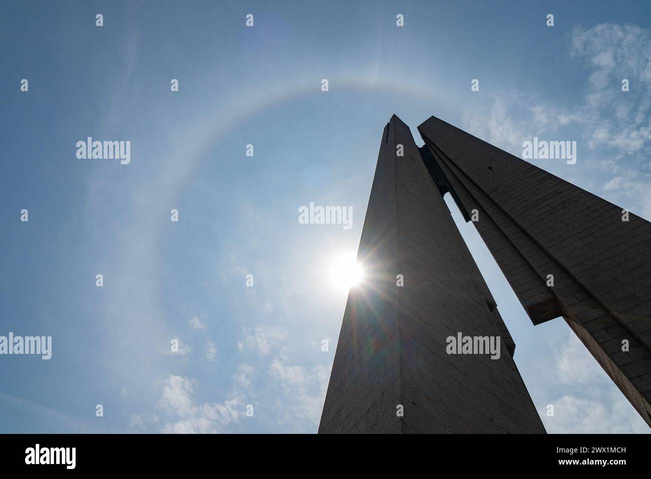 SHANGHAI, CHINA - 27. MÄRZ 2024 - Ein Sonnenschein über dem Bund in Shanghai, China, 27. März 2024. Stockfoto