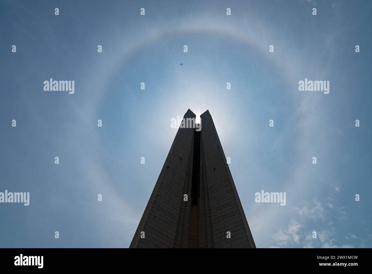 SHANGHAI, CHINA - 27. MÄRZ 2024 - Ein Sonnenschein über dem Bund in Shanghai, China, 27. März 2024. Stockfoto