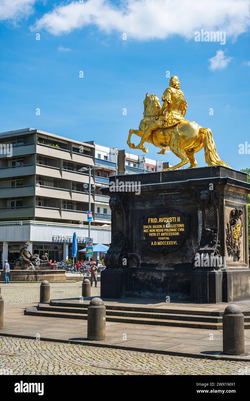 Goldener Reiter, Reiterstatue des sächsischen Kurfürsten und Königs von Polen, Augustus der Starke auf dem Neustädter Markt in Dresden, Sachsen. Stockfoto