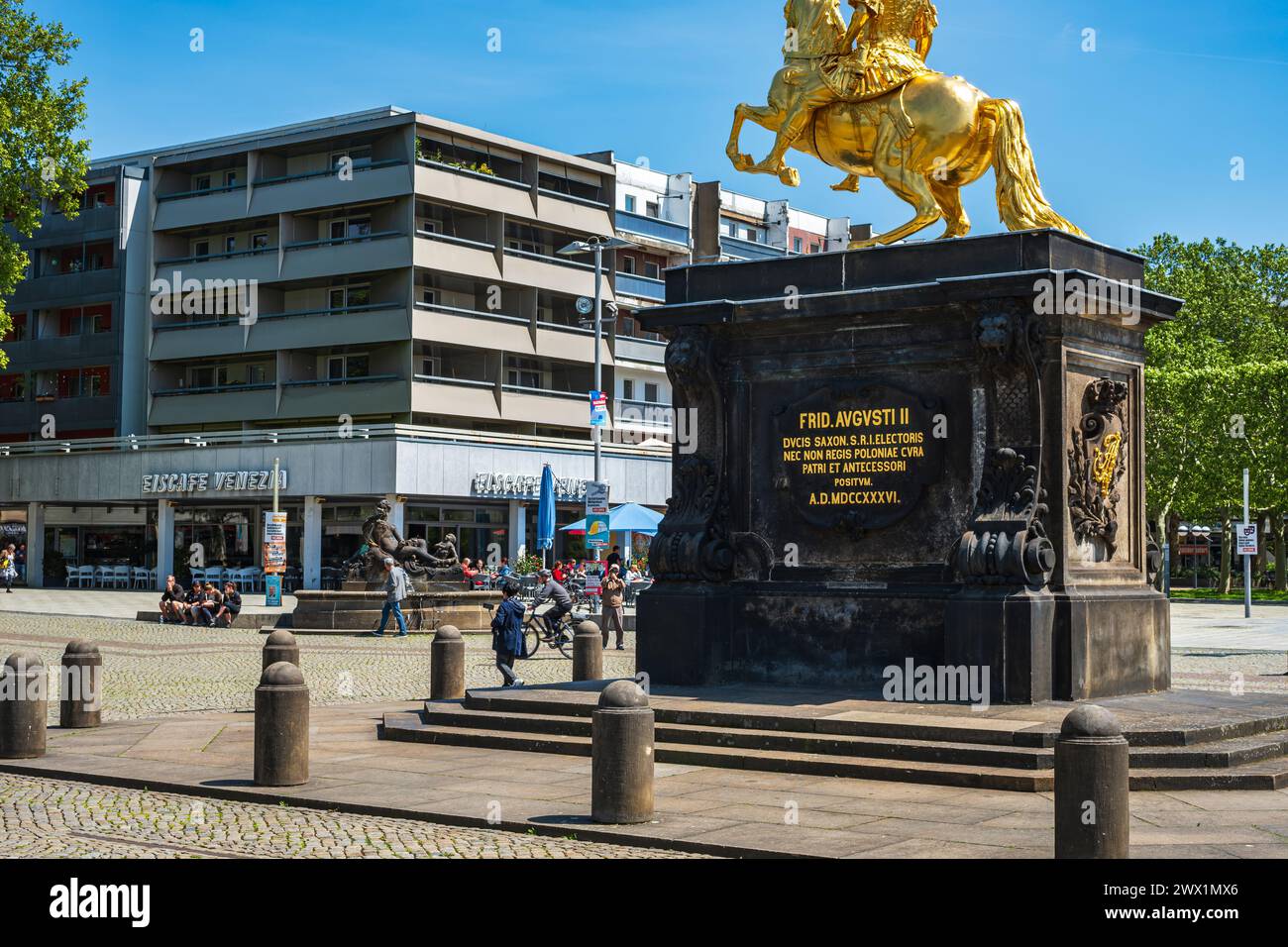 Goldener Reiter, Reiterstatue des sächsischen Kurfürsten und Königs von Polen, Augustus der Starke auf dem Neustädter Markt in Dresden, Sachsen. Stockfoto