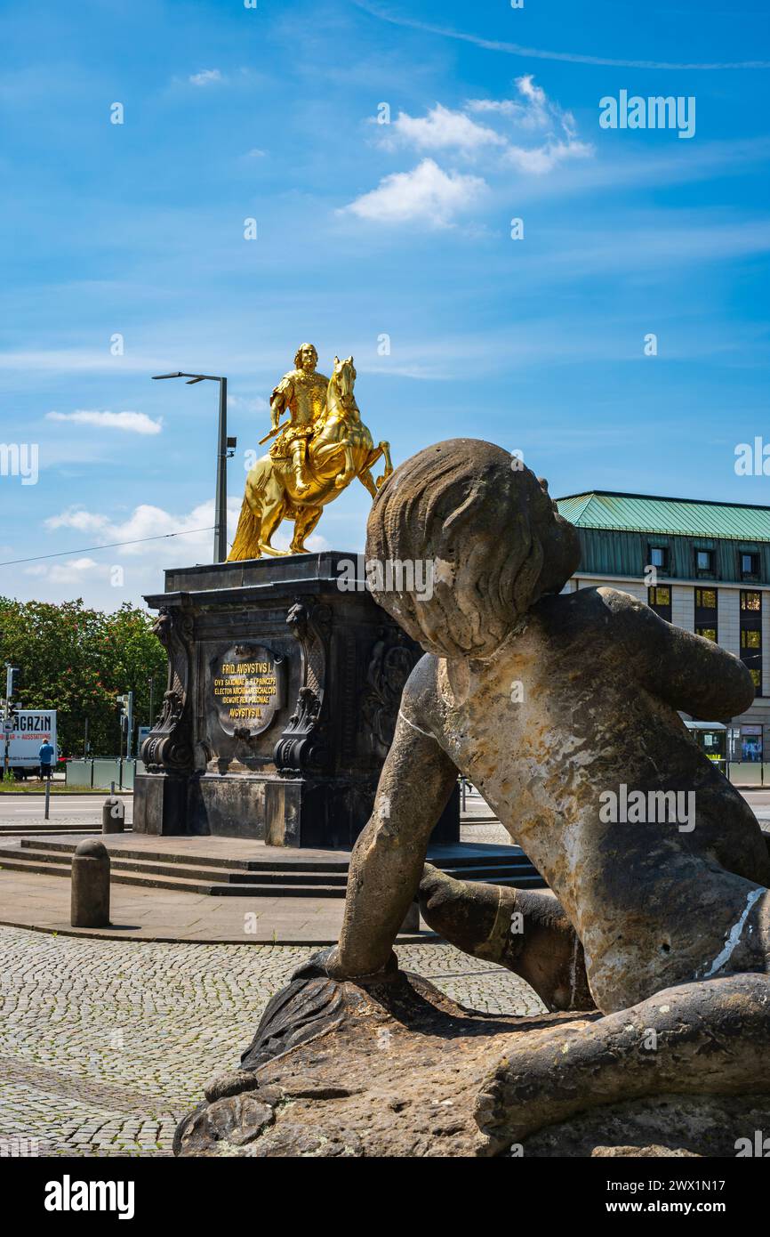 Goldener Reiter, Reiterstatue des sächsischen Kurfürsten und Königs von Polen, Augustus der Starke auf dem Neustädter Markt in Dresden, Sachsen. Stockfoto