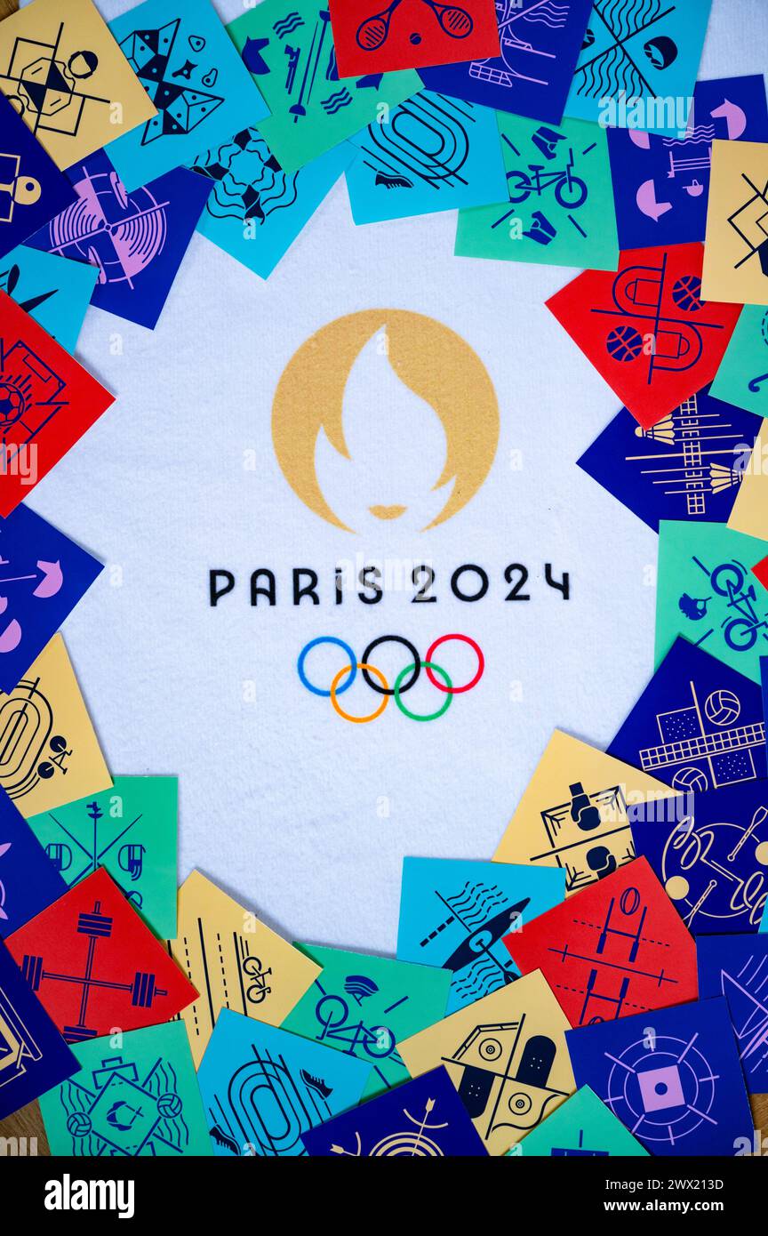 PARIS, FRANKREICH, 26. MÄRZ 2024: Visuelle Identität der olympischen sommerspiele in Paris 2024 Olympische Sommerspiele harmonisiert mit einer Auswahl von Piktogrammen representin Stockfoto