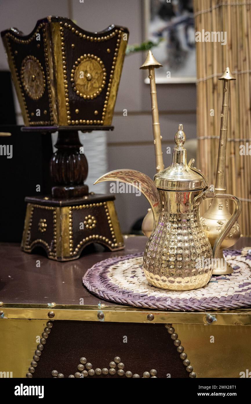 Traditionelle Arabische Kaffeekanne (Dalla) Stockfoto