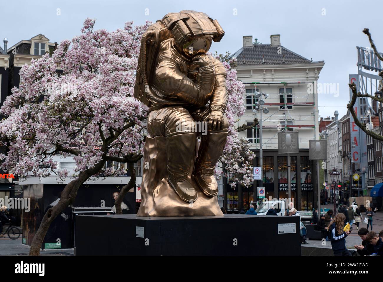 Bronzestatue Der Thinker Von Joseph Klibansky In Amsterdam, Niederlande 21-3-2024 Stockfoto