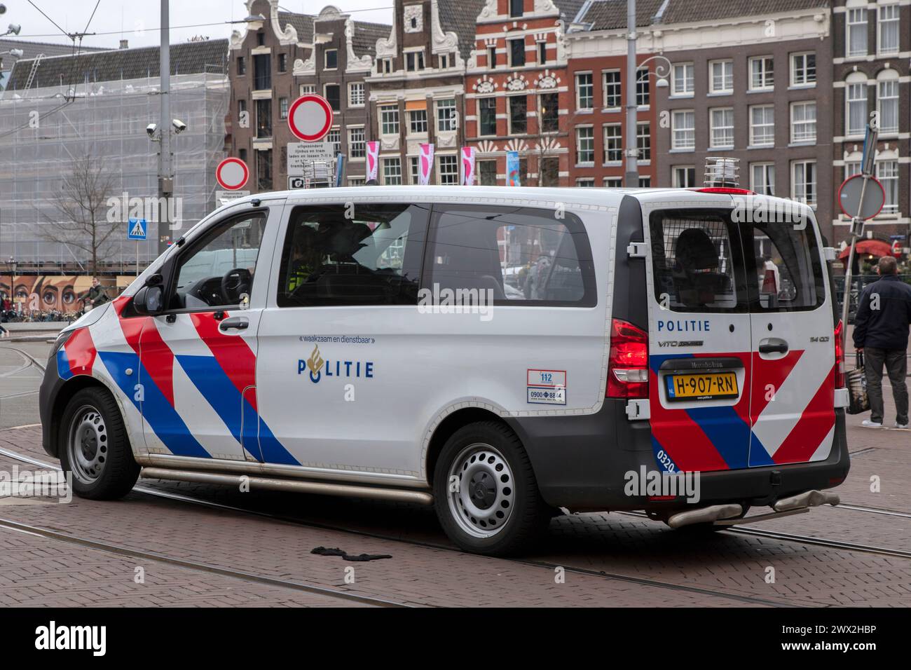 Polizeiauto Steht Still Auf Der Straße In Amsterdam, Niederlande 21-3-2024 Stockfoto