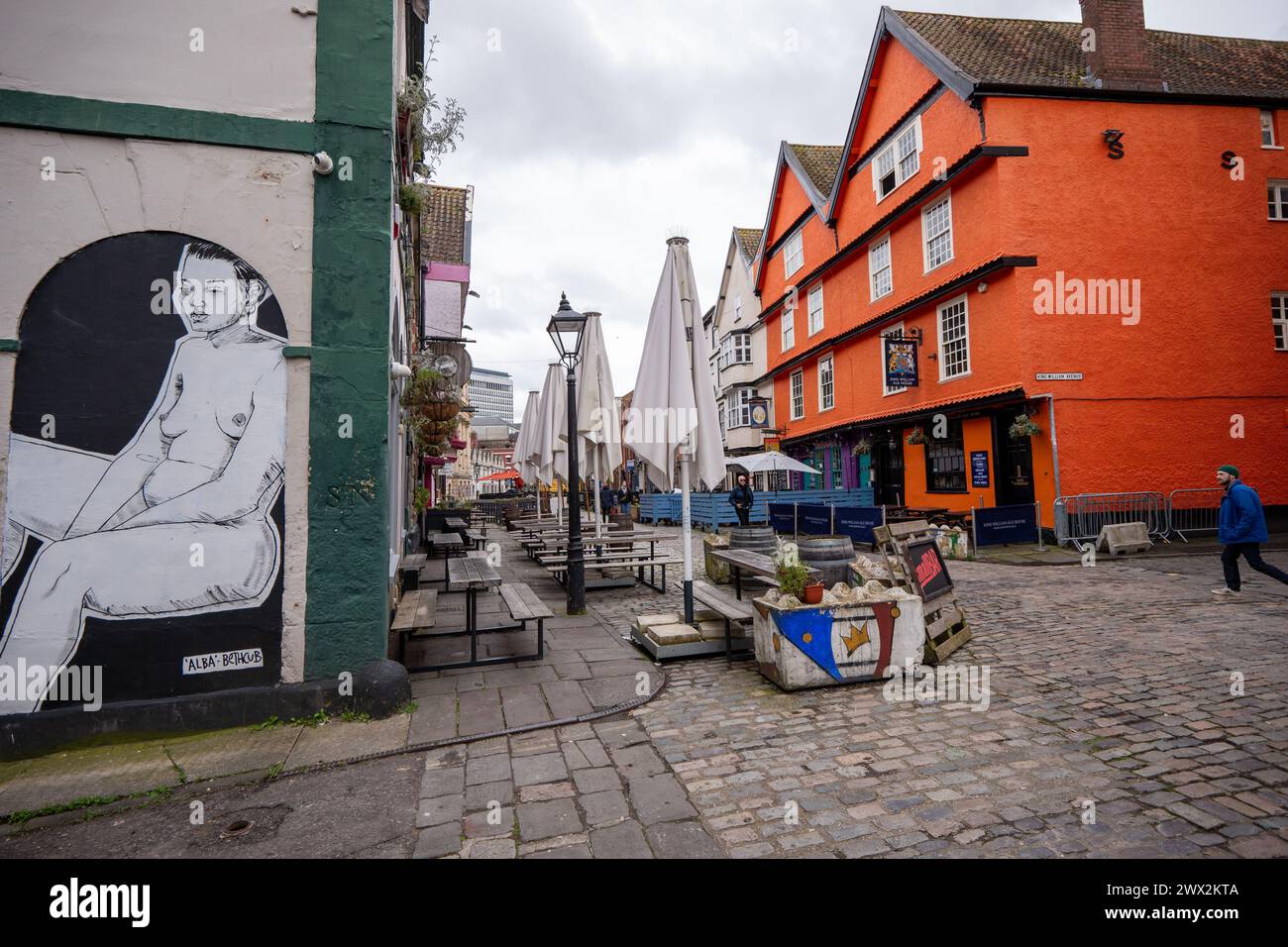 King William Ale House, historisches öffentliches Haus (rechts vom Bild) King StreetBristol, England. Datum 1670 Bild: Garyroberts/worldwidefeatures.com Stockfoto