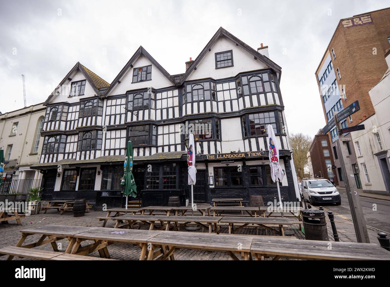 Der Llandoger Trow ist ein historisches Publizisthaus in Bristol, Südwesten Englands. Es stammt aus dem Jahr 1664 und ist an der King Street. Bristol. Bild im Vereinigten Königreich: Garyroberts Stockfoto