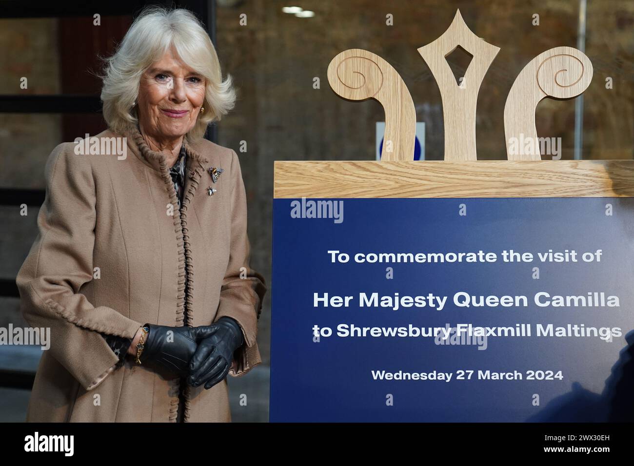 Königin Camilla enthüllt eine Gedenktafel bei einem Besuch der kürzlich restaurierten Shrewsbury Flaxmill Maltings in Shropshire. Bilddatum: Mittwoch, 27. März 2024. Stockfoto